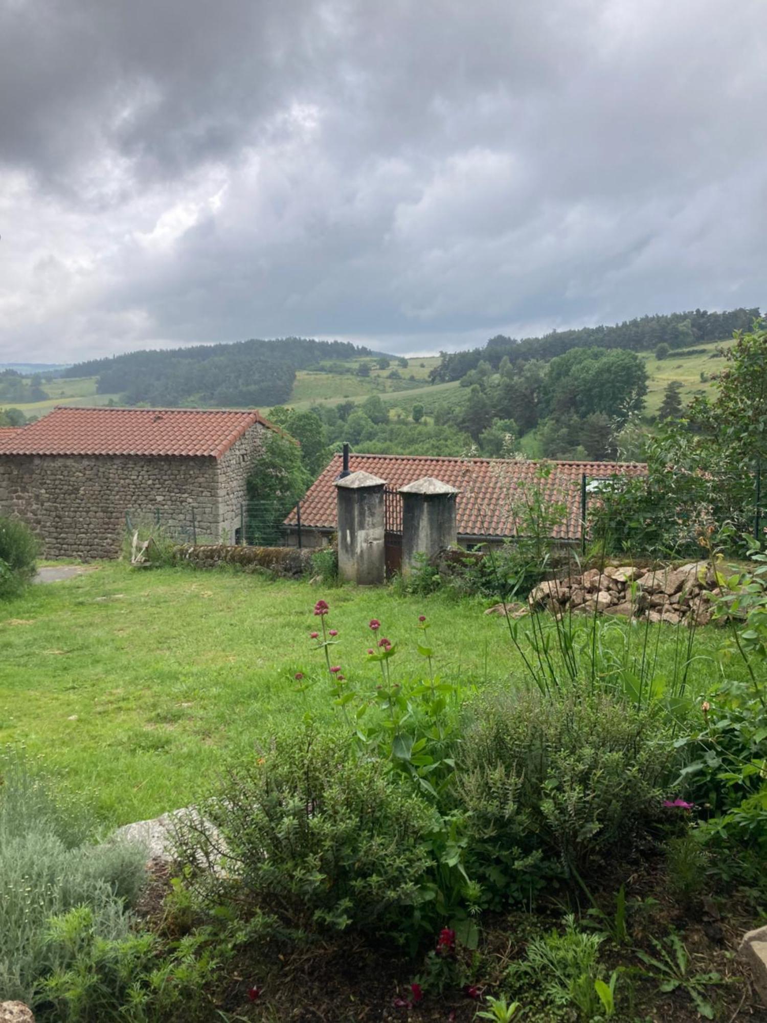 Chambres Et Tables D'Hotes - Les Ateliers De Pontajou - Pelerin Navette Gratuite A Saugues Venteuges Bagian luar foto